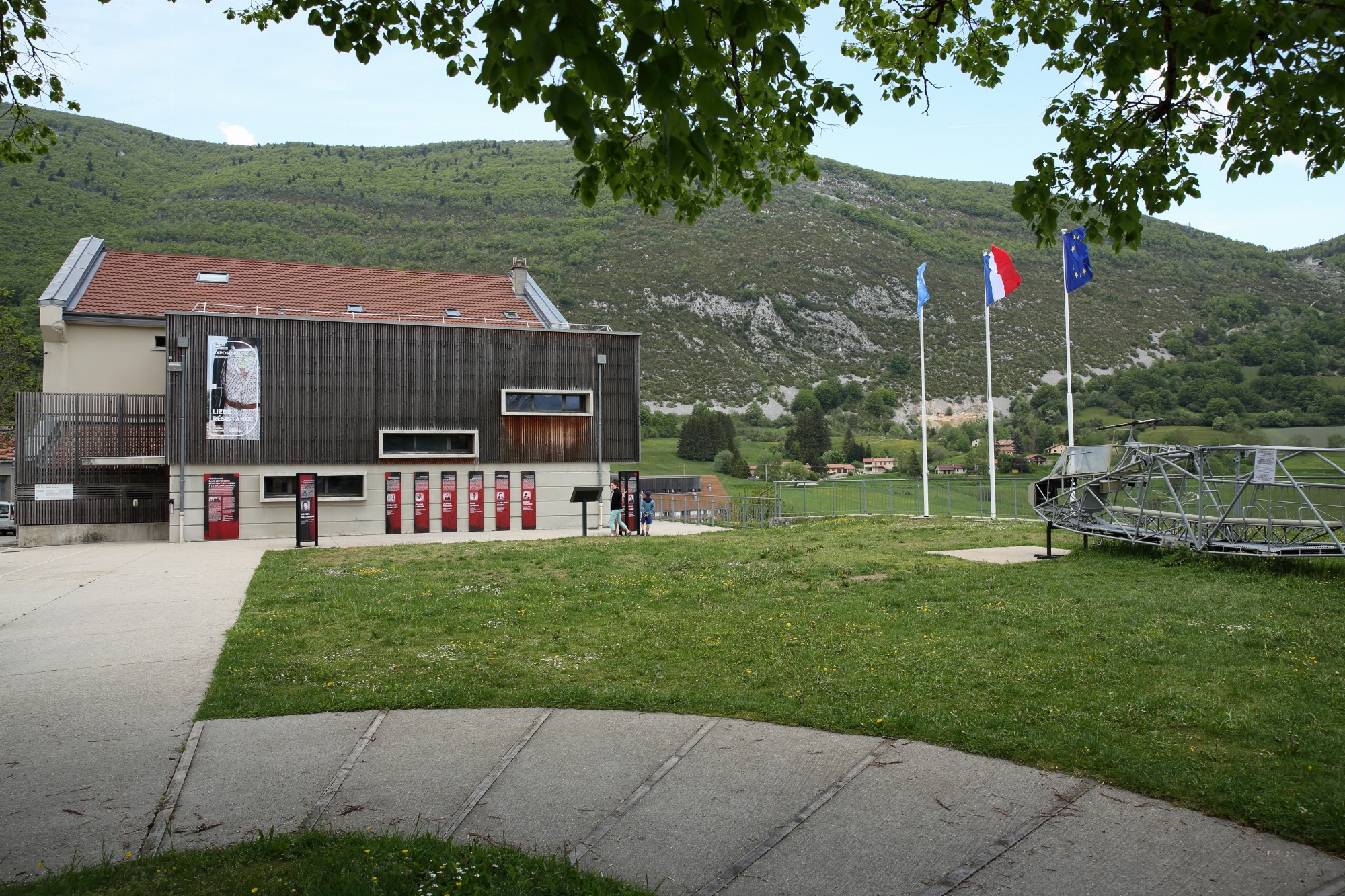 Le musée départemental de la Résistance est situé au centre du village de Vassieux en Vercors.